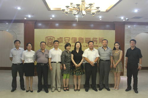 2014年7月14日至20日，由省律师协会副会长陈玉萍带队，与我省律师协会常务理事罗晓伟、袁振林,庆阳市律师协会会长刘志杰，秘书处工作人员王瑛一行五人，前往重庆，四川参观考察学习。