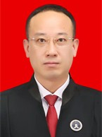 男，汉族，生于1980年1月，民进会员，大学本科学历。2000年9月至2004年7月在西北政法大学就读，2004年7月至2010年8月在甘肃开诚律师事务所律师从事专职律师工作，2010年8月至2017年3月在甘肃文谭律师事务所副主任，2017年3月至今任甘肃为道律师事务所主任。现任甘肃省律师协会知识产权专业委员会委员，白银市律师协会理事会常务理事，白银市律师协会青年律师工作委员会主任，白银市特殊教育学校法制副校长。曾获得白银市第一届、第二届公诉人律师论辩赛最佳辩手；2016年甘肃省首届公诉人论辩赛优秀辩手