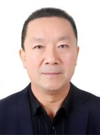秦书法，男，1969年8月出生，汉族，三级律师，中共党员。现任庆阳市律师行业党委委员、庆阳市律师协会第二届监事会监事长、庆阳仲裁委员会仲裁员和专家委员会委员、甘肃省法院优化法治化营商环境特邀观察员、宁